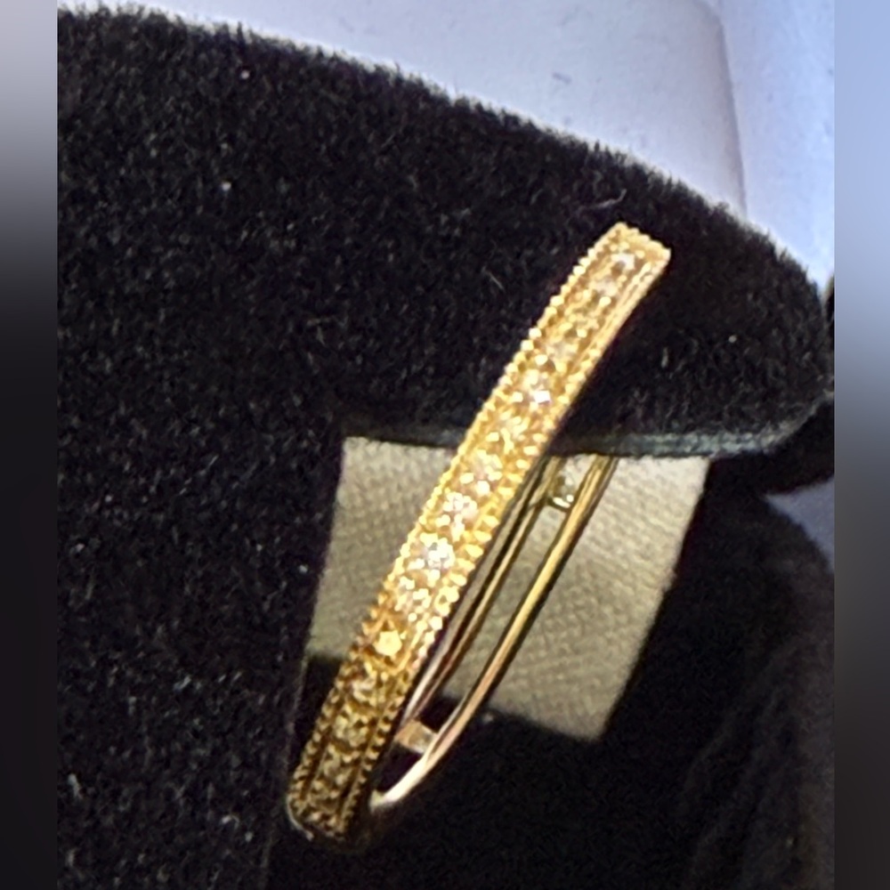 New Macy’s Pure Yellow Gold 10K Genuine Diamonds Small Oval Hoops Earrings - Picture 3 of 17